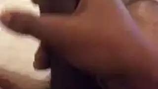 رجل قرنية قضى وقتا ممتعا مع فتاة تريد أن تمتص ديكه