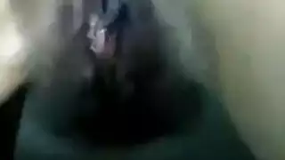 الفتاة الأنيقة تتحول إلى عاهرة تصرخ أمام الكاميرا