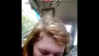 رأيت فتاة ساذجة شخص غريب يصرخ من أجل الحب بينما كان يلعق بوسها المشعر