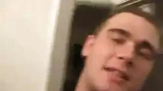 الأصدقاء يتحمسون: مص قضيب مكثف وجماع