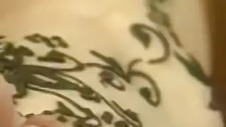 قضيب كبير يدمر فرج عربي ضيق في مقطع إباحي