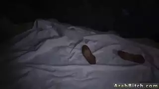 مشاهد جنس فموي علني صريحة: عاهرات عربيات في منطقة تسليم الغنائم