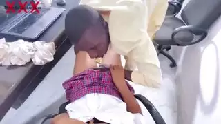 الطالبة تغوي الأستاذ لجلسة شرجية قوية تنتهي بقذف ضخم على الوجه