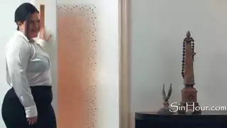 الزوجة الشهوانية تنضم للمساعد لإيلاج مزدوج مع مايكل فيغاس، كارلا لين، سارة العربية