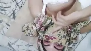 مشهد إباحي سري للزوجة العربية: جعل فرجها مبتلًا والبلوغ وحدها