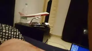 فتاة عربية فاجرة ذات بشرة داكنة تحصل على حركة قضيب أبيض