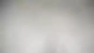 تلميذة وقحة تأخذ قضيبين أسودين كبيرين معاً