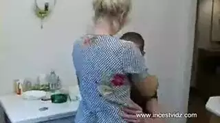 النيك بعنف في طيز مبطوح على بطنه