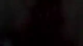 ريجينا قد يكون ابتسامة على وجهها، لكنها ليست على وشك الابتسام على متن قارب