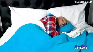 شقراء تُهيمن عليها في جماع قاس