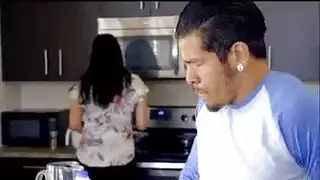 ينيك أمه في المطبخ