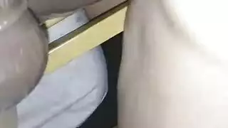 عاهرة مراهقة تُحشى بالكامل