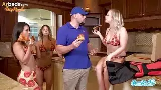 مراهقه عراقيه بينيكوها ثلاثه شباب