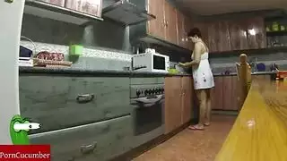 أخذ على السفينة جنس جماعي قاس