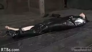 قضيب صديقي يدمر فرج أمي