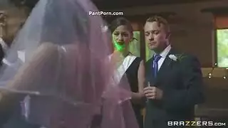 ميا ميلون المتعطشة للقضيب تقدم جنسًا فمويًا لا يُنسى