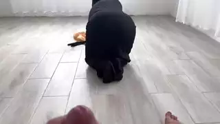 رعشة معطلة تشجيع كس على ركبتيها