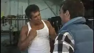 حصان ينيك شرموطة من كسها حتى صدرها في الكرتون